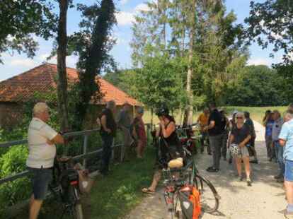 Erste Station der Radtour war Gut Sannum am Huntloser Bach. Dort gab es wenig Wasser und kaum ein Randstreifen f&uuml;r Wildpflanzen.
