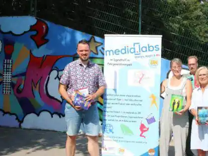 Freuen sich &uuml;ber den Start des Medien Labors im JiM: Stefan Dress (von links), Daniela Weinert, Stefan Gigerich und Jutta Klaus.