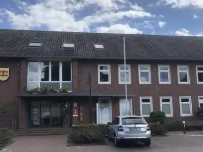 Das Rathaus in Wiefelstede: Der Hausherr, B&uuml;rgermeister J&ouml;rg Pieper, l&auml;dt Ende August und im September zu Einwohnerversammlungen in die Ortsteile ein.