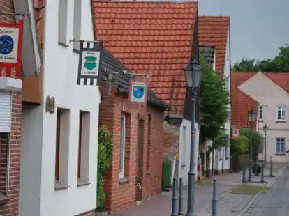 Viel Geschichte auf kleinem Raum: Bei einer offenen G&auml;stef&uuml;hrung durch den historischen Ortskern von Neustadtg&ouml;dens erfahren die Teilnehmer viel Interessantes.