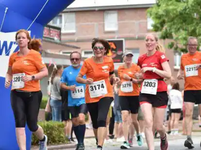 Keiner kann sie stoppen: Die L&auml;ufer der NWZ-Fitness-Aktion &bdquo;Lauf geht&rsquo;s&ldquo;.
