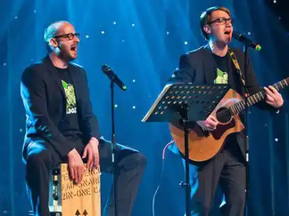 Treten im Rahmen der Faustball-DM auf: Das Duo &bdquo;Twinns&ldquo;