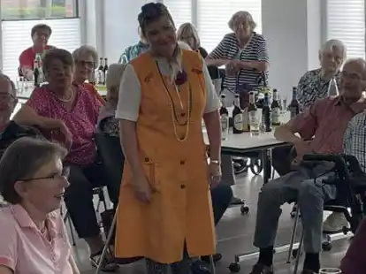 Sorgte mit losem Mundwerk f&uuml;r gute Laune: Kabarettistin Dette Zingler als Elise Plietsch.