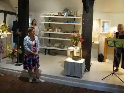 Vernissage mit musikalischer Untermalung: In der Galerie 4 in D&ouml;tlingen hat die Herbstausstellung begonnen.