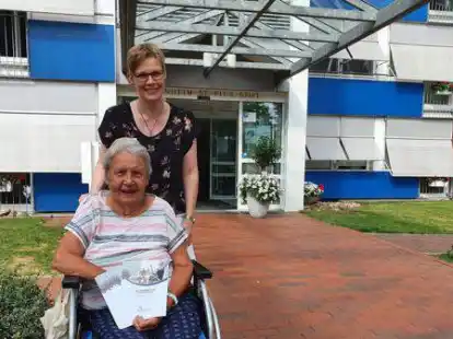 Freuen sich auf die plattdeutsche Woche im Pius-Stift: Marianne Klee (vorne) mit Ute Reckemeyer