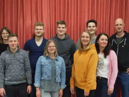 Der Festausschuss des Musikvereins Peheim mit Lea Hogertz (von links), Julian G&auml;ken, Michael Dinklage, Jana Horstmann, Thomas Dinklage, Daniela Koopmann, Andr&eacute; Niemann, Johanna Berens und Henrik Niemann