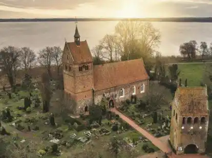 Die St.-Johannes-Kirche in Bad Zwischenahn: ein Teil der Konfirmationen findet hier statt.