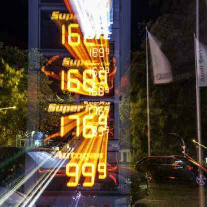 Eine Tankstelle in den fr&uuml;hen Morgenstunden. Der Tankrabatt in Deutschland endet am 01. September 2022 +++ dpa-Bildfunk +++