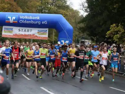 Auf geht&rsquo;s: Start &uuml;ber die Zehn-Kilometer-Strecke beim Oldenburg Marathon 2017.