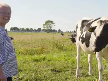Landleben: Waltraut Weyhe (geb. Sager) denkt bei einem Ausflug in die Wesermarsch sicherlich auch an die Kuh &bdquo;Brigitte&rdquo;.