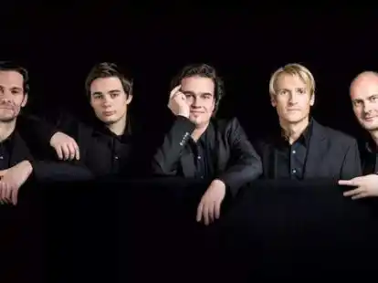 Singen in der Alexanderkirche: (von links) Daniel Knauft (Bass), Robert Pohlers (Tenor), Wolfram Lattke (Tenor), Frank Ozimek (Bariton) und Holger Krause (Bass)