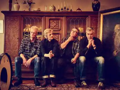 Andreas Bahlmann, Michael Jungblut, Iko Andrae und Olaf Liebert (von links) haben die neue CD &bdquo;Moses&ldquo; eingespielt. Jetzt spielen sie ein Konzert in Jever.
