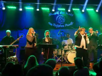 Die ostfriesisch-oldenburgischen Musiker von &bdquo;Action.B&ldquo;: Am Samstag treten sie im Westersteder Forum auf.