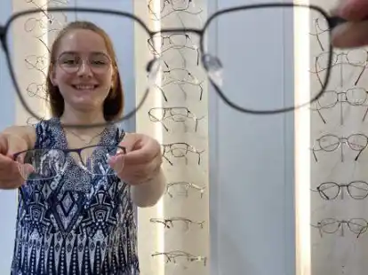 Jette Christin Pajonk macht eine Ausbildung zur Augenoptikerin.