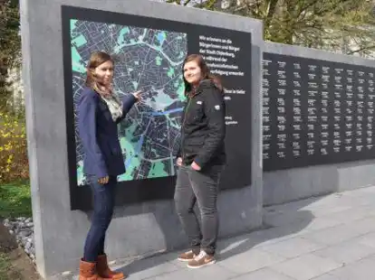 Der Stadtrundgang endet an der Gedenkwand f&uuml;r die j&uuml;dischen NS-Opfer in Oldenburg.