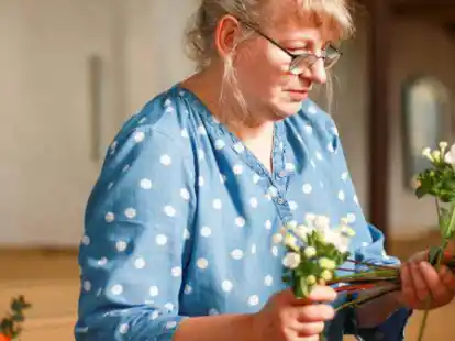 Hofft in bundesweitem Wettbewerb auf den Platz ganz oben auf dem Siegertreppchen: die Auricher Floristin Katrin Schauroth.