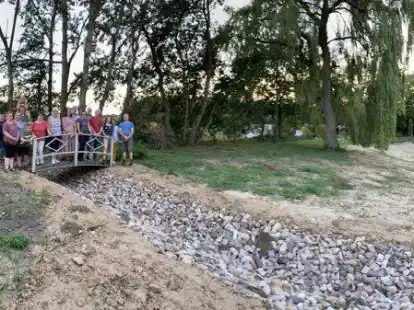 In Dingstede soll aus dem alten Regenr&uuml;ckhaltebecken ein stabiles Biotop und ein Ort der Stille entstehen.