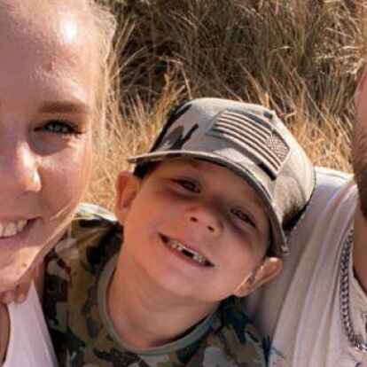 Setzen all ihre Hoffung auf die Therapie (von links): Lidia Egert mit Sohn Lenny und seinem Vater Raphael Schrantz.