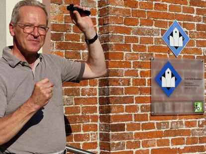 Superintendent Tido Janssen spricht ein Gru&szlig;wort.