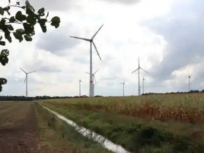 Der Windpark K&uuml;ndelmoor in B&ouml;sel durfte nach einer Potenzialstudie 2010 gebaut werden. Nun sollen weitere Windkraftanlagen hinzukommen.