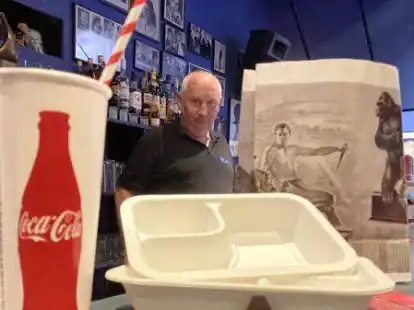 Betriebsleiter Heinz Rigbers (Lili-Servicekino Wildeshausen) setzt  auf nachhaltige Verpackungen.