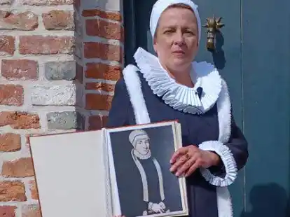 Herma C. Peters stellt Gr&auml;fin Anna dar.