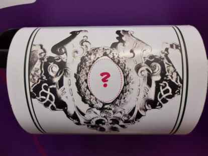 Blick in die Sonderschau: &bdquo;Die Amtskette - Kennst Du schon das Schm&uuml;ckst&uuml;ck der Stadt?&ldquo; vom 3. August bis zum 29. Januar 2023 im Ostfriesischen Landesmuseum.