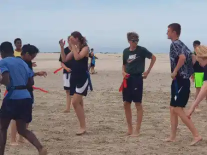 Aktuell bildet der Basketballverband Trainer auf Borkum aus. Auch drei Spieler von Blau-Wei&szlig; Borssum machen den Trainerschein.