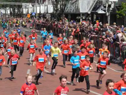 &bdquo;Angetreten, um junge Menschen in Bewegung zu bringen&ldquo;: ELG-Vorsitzender Johann Doden verweist auf die Bedeutung von Laufveranstaltungen (hier: Matjeslauf 2022).