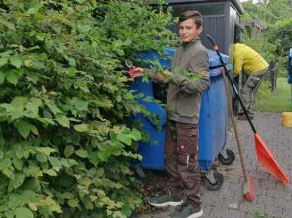 Er liebt Gartenarbeit. Deshalb bat der zw&ouml;lfj&auml;hrige Frederik Jabin seinen Vater, ihm bei der Pflege der Gr&uuml;nanlage des Hospiz unterst&uuml;tzen zu d&uuml;rfen.