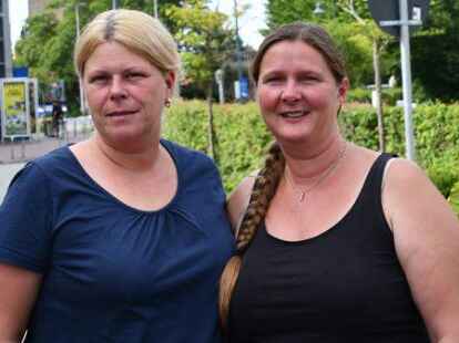 Ihre S&ouml;hne spielen in der B-Jugend des BSV Kickers Emden. Der Einsatz von Maike Kaput (links) und Manuela Seewald geht aber weit &uuml;ber die Fahrten zum Training hinaus.