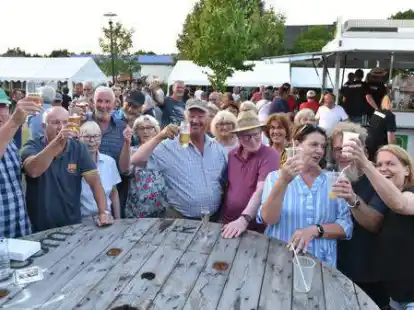Beste Partystimmung herrschte in Twixlum. Der Erl&ouml;s wird dem Hospiz gespendet.