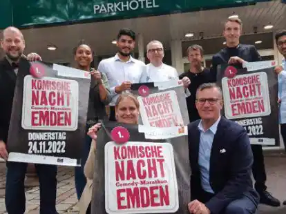 Pr&auml;sentierten das neue Format: (hinten v.l.) Thorben Anders (Kulturevents), Julia L&uuml;der (Stadtmarketing), Tolga &Ouml;zt&uuml;rk (Der Ostfriese), Santino la Tona (La Cucina), Oliver Herrmann (Kulisse), Denis Kabaj (Henri&rsquo;s) und Halil Kalmaz (Der Ostfriese), vorne: Martje Merten (Stadtmarketing) und Dennis Schweikard (Upstalsboom).