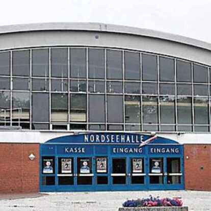 War schon einmal in den 1990er Jahren Fl&uuml;chtlingsunterkunft: die Emder Nordseehalle.