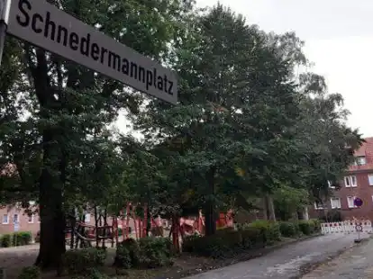 Bei der Sanierung der Stra&szlig;e einmal rund um den Schnedermannplatz herum verz&ouml;gert sich die Fertigstellung.