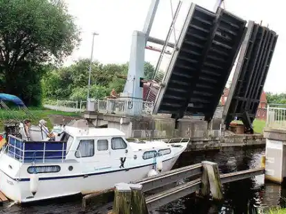 Ohne die Pauschale namens Boots-Pass w&auml;re die Fahrt auf dem Ems-Jade-Kanal ein teurer Spa&szlig;.