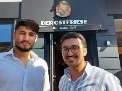 Dritter Name innerhalb von zwei Jahren: Tolga &Ouml;zt&uuml;rk (links) und Halil Kalmaz versuchen, es gelassen zu sehen.