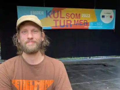 Hat so manche Perle auf der B&uuml;hne am Stephansplatz entdeckt: der Veranstaltungsleiter des Kultursommers 2022 in Emden, Tim Gressler.