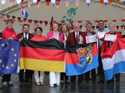 &bdquo;Nachbarn ohne Grenzen&ldquo; &ndash; das war schon beim Open-Air-Chorsingen im Juli am Ulenhoff in Grotegaste (Westoverledingen) die Maxime. Am 17. September findet zum Abschluss des Jubil&auml;ums &bdquo;160 Jahre Ostfriesischer Chorverband&ldquo; nun noch einmal ein gro&szlig;es grenz&uuml;berschreitendes Singen mit 17 Ch&ouml;ren an und gegen&uuml;ber der Knock statt.