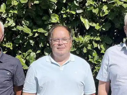 Die neuen &Auml;rztlichen Direktoren (von links): Dr. Karl Friedemann Hopf (Aurich), Dr. Egbert Held (Norden) und Dr. Jens Br&auml;unlich (Emden).