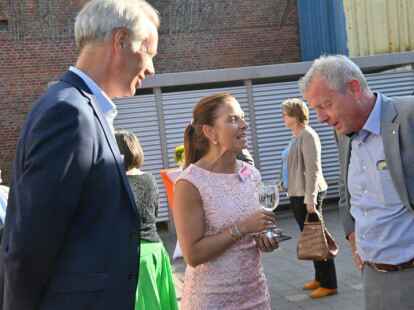 Der Einladung zum Sommerempfang im Verlagshaus der Emder Zeitung folgten zahlreiche G&auml;ste, um einen Einblick in die Arbeitsweise von Redaktion, Technik und Vermarktung zu bekommen.