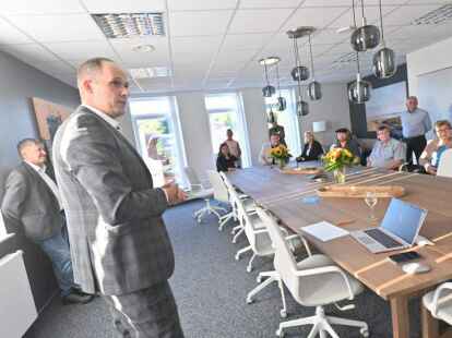 Der Einladung zum Sommerempfang im Verlagshaus der Emder Zeitung folgten zahlreiche G&auml;ste, um einen Einblick in die Arbeitsweise von Redaktion, Technik und Vermarktung zu bekommen.