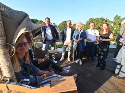 Der Einladung zum Sommerempfang im Verlagshaus der Emder Zeitung folgten zahlreiche G&auml;ste, um einen Einblick in die Arbeitsweise von Redaktion, Technik und Vermarktung zu bekommen.