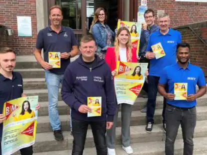 Freuen sich auf die Jobmesse in Bremerhaven (von links): Marc Ulbricht (Kronos Titan), Holger Gerdes (Kronos Titan), Malte Hellmann (NSW), Annika Zimmermann (Stadt Nordenham), Carina Mittelst&auml;dt (NSW), Renko Buhr (Stadt Nordenham), Helmut Schmidt (NKT) und Vinithan Vigneswaran (NSW)