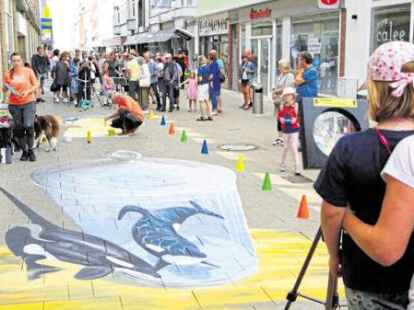 Die beiden Orcas zauberte die deutsche 3D-K&uuml;nstlerin Melina Berg aufs Pflaster