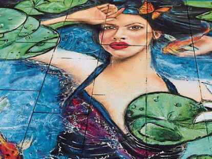 Im Seerosenteich ist diese Dame im Kleid gelandet &ndash; die Fische wundern sich. Eingefangen hat dieses Motiv die Kopistin Ornella Zaffanelli aus Italien.