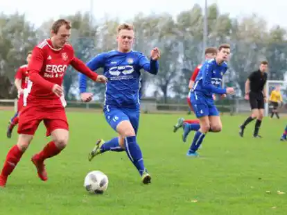 Dieses Derby wird es so vorerst nicht mehr geben: Rot-Wei&szlig; Emden im Duell mit der Spielgemeinschaft TWL.