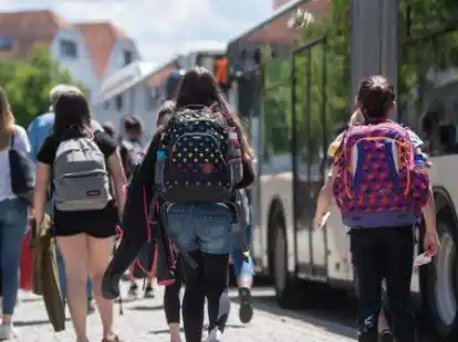 Sch&uuml;ler fahren nach den Sommerferien in Ostfriesland kostenlos mit dem Bus.