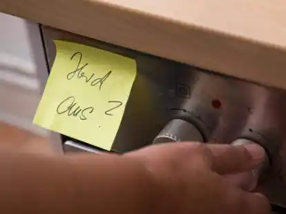 Ged&auml;chtnisst&uuml;tzen k&ouml;nnen demenziell Erkrankten im Alltag helfen. Wenn es alleine nicht mehr geht, beginnt die Suche nach Hilfe.