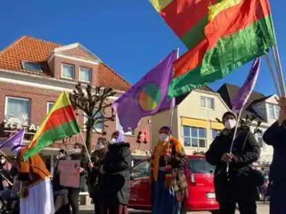 Nach der Gewalttat in Aurich gehen kurdische Frauen auf die Stra&szlig;e und demonstrieren. (Archivbild)